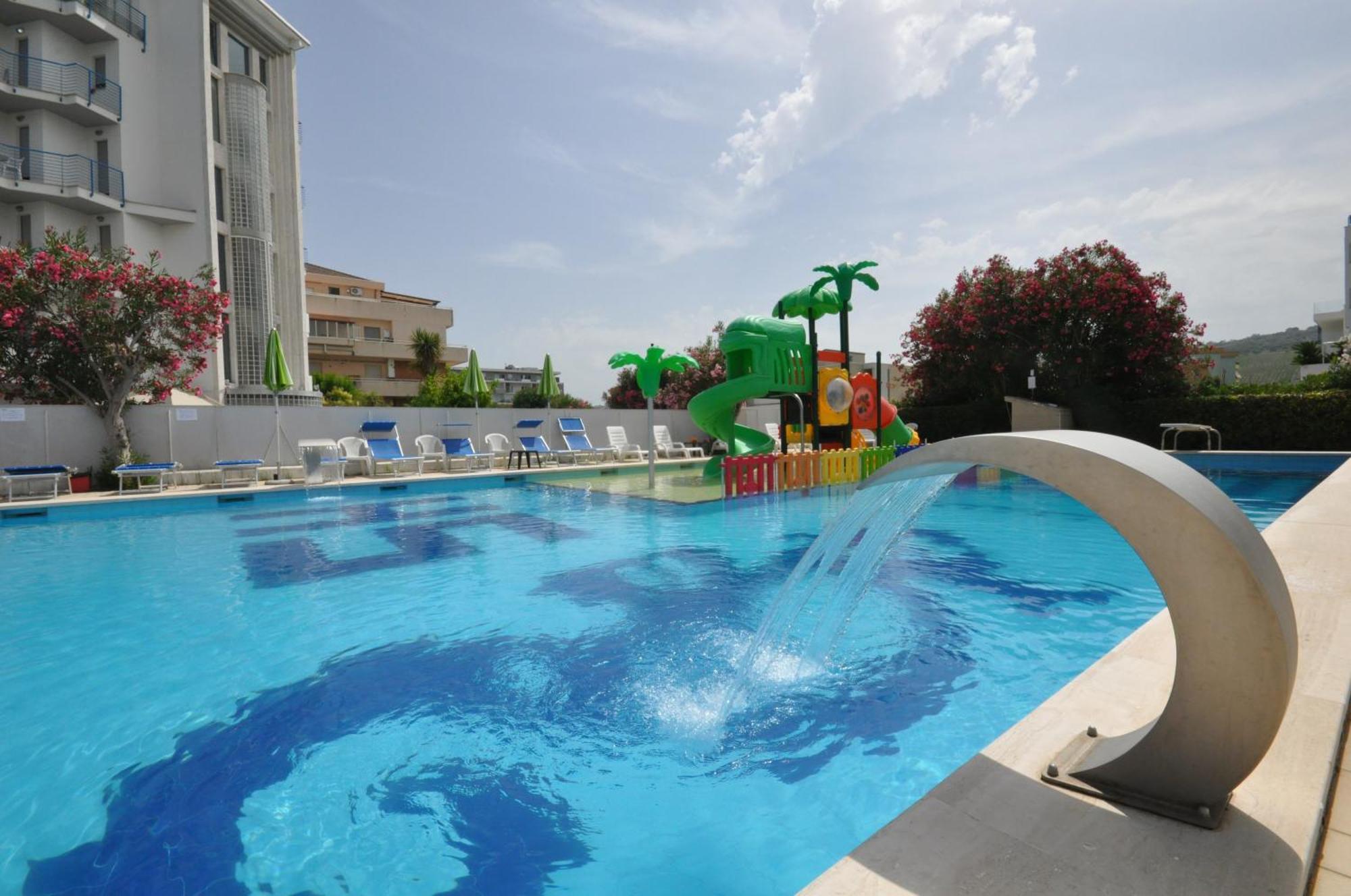 Hotel Smeraldo Giulianova Exterior foto